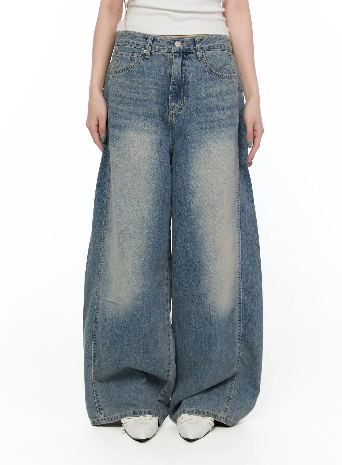 Amoura Wide Leg Washed Jeans CA521