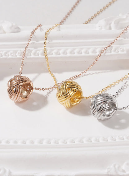 Ball of Yarn Necklace IL405