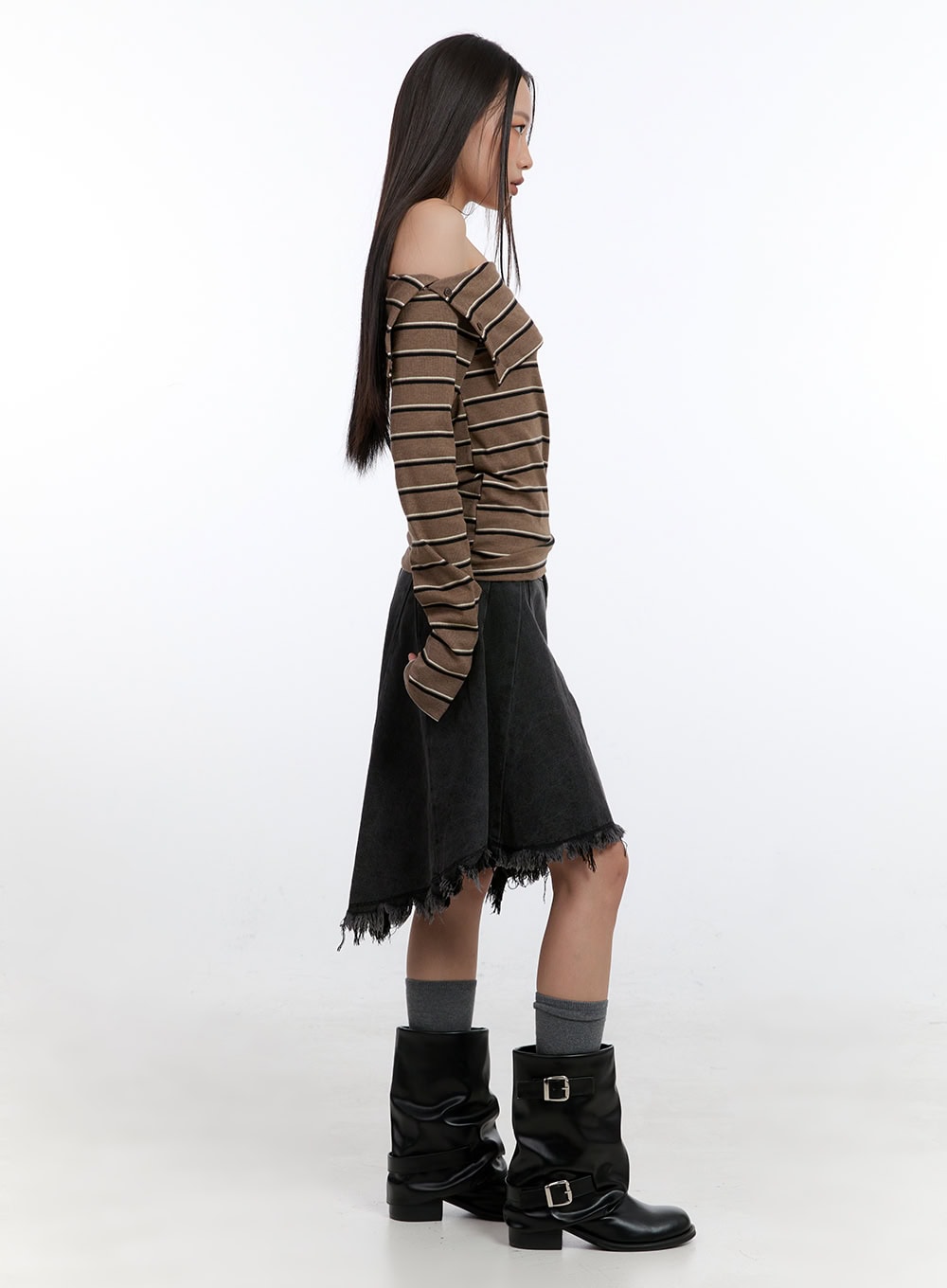 Buttoned Off-Shoulder Stripe Tee CN401