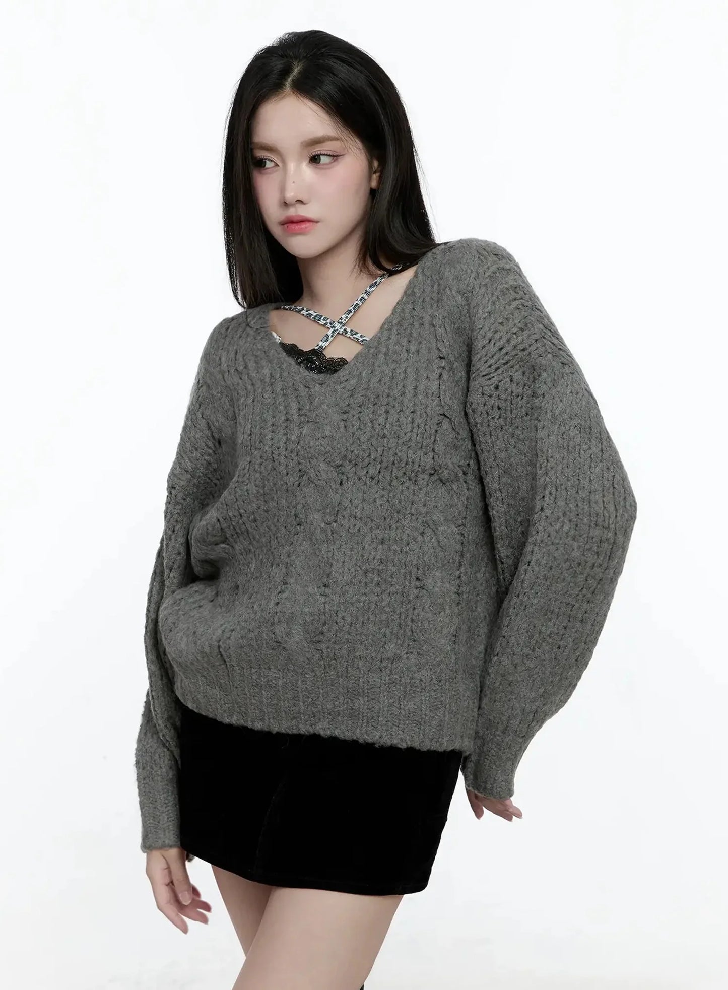 Chunky Cable Knit V-Neck Sweater IO527