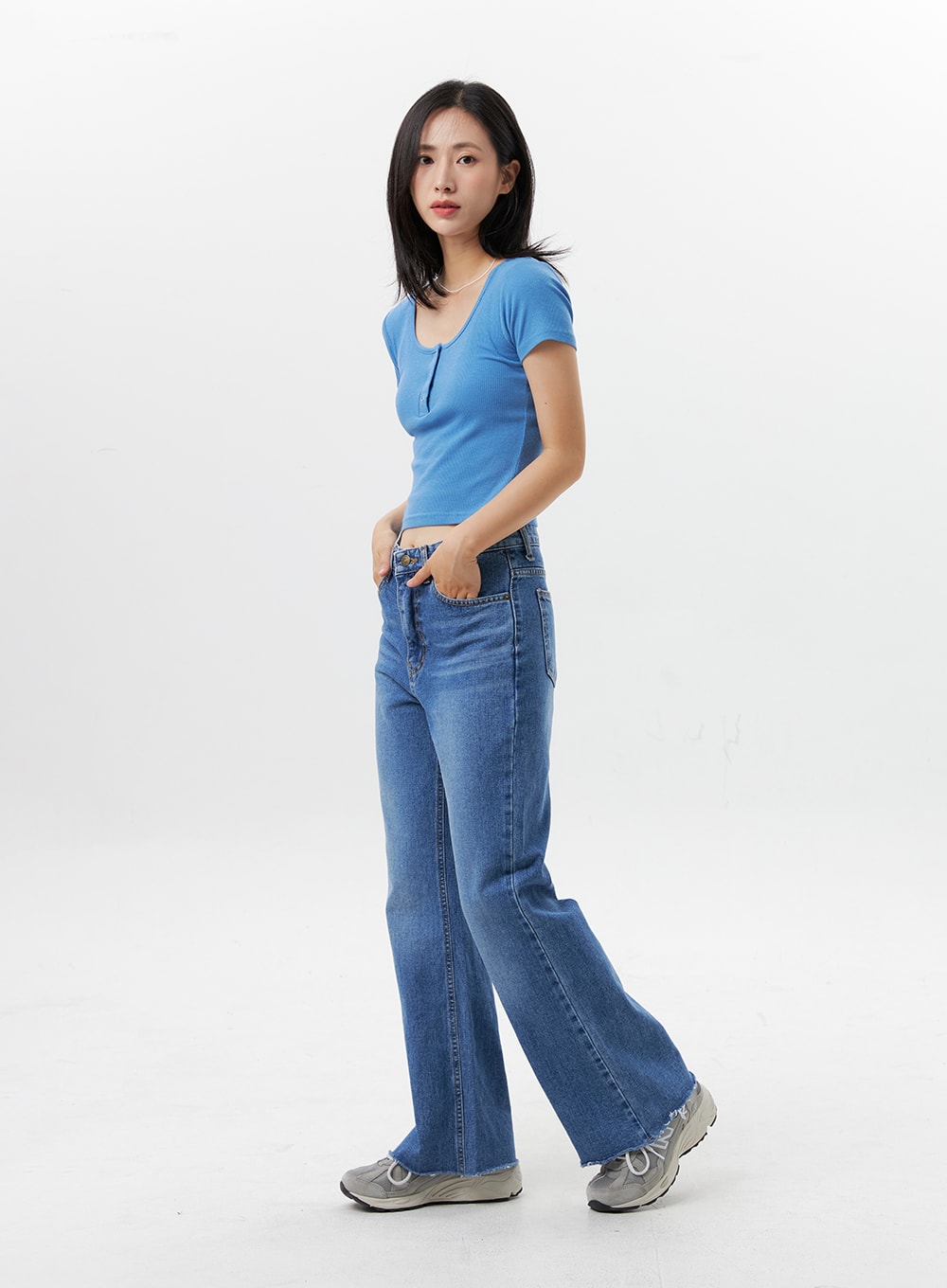 Buttoned U-Neck Crop Tee OG318