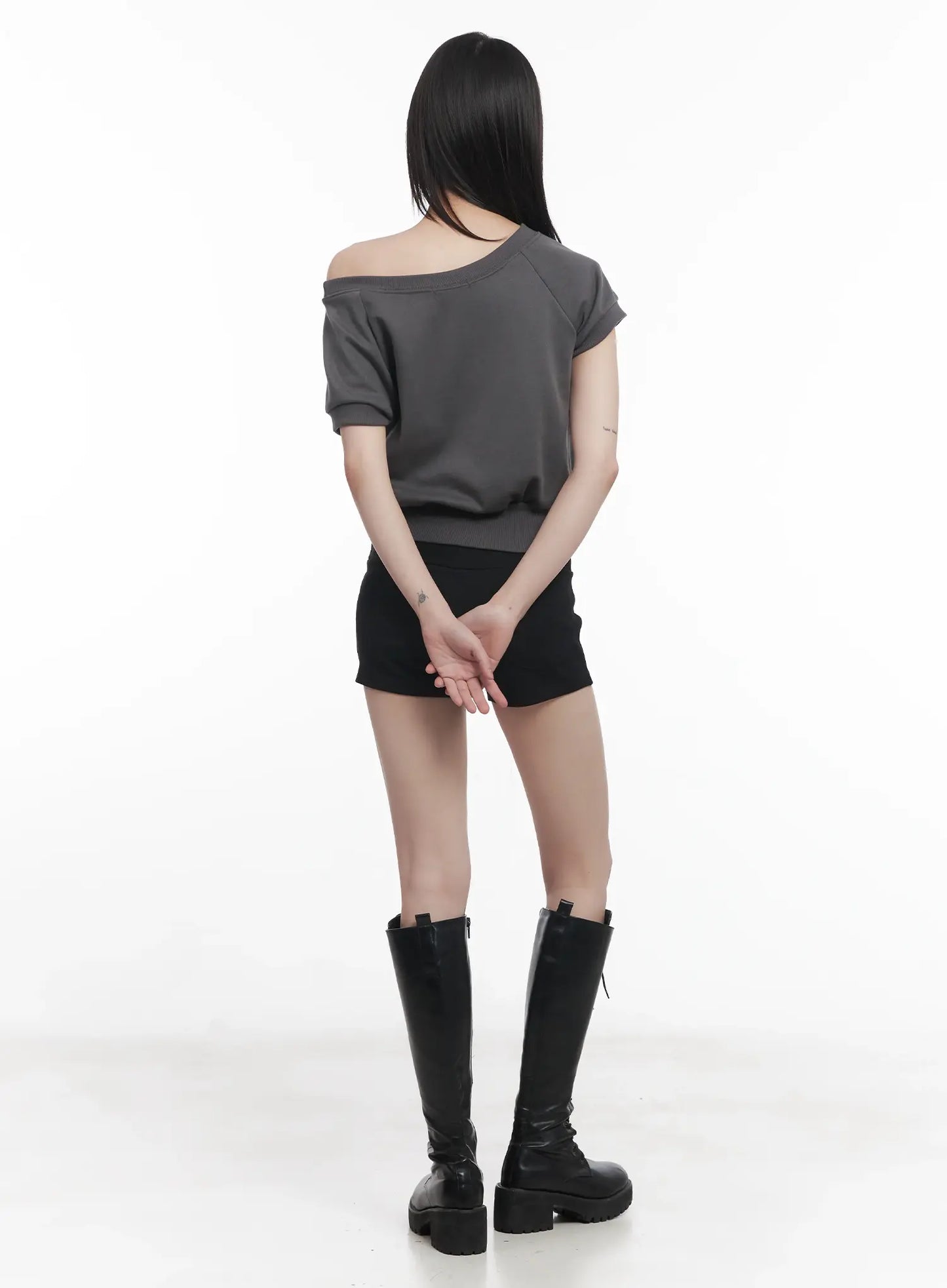 Basic Slim-Fit Shorts CU518
