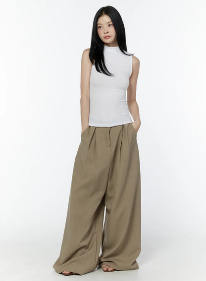 Classic Wide-Fit Pleated Pants IU503