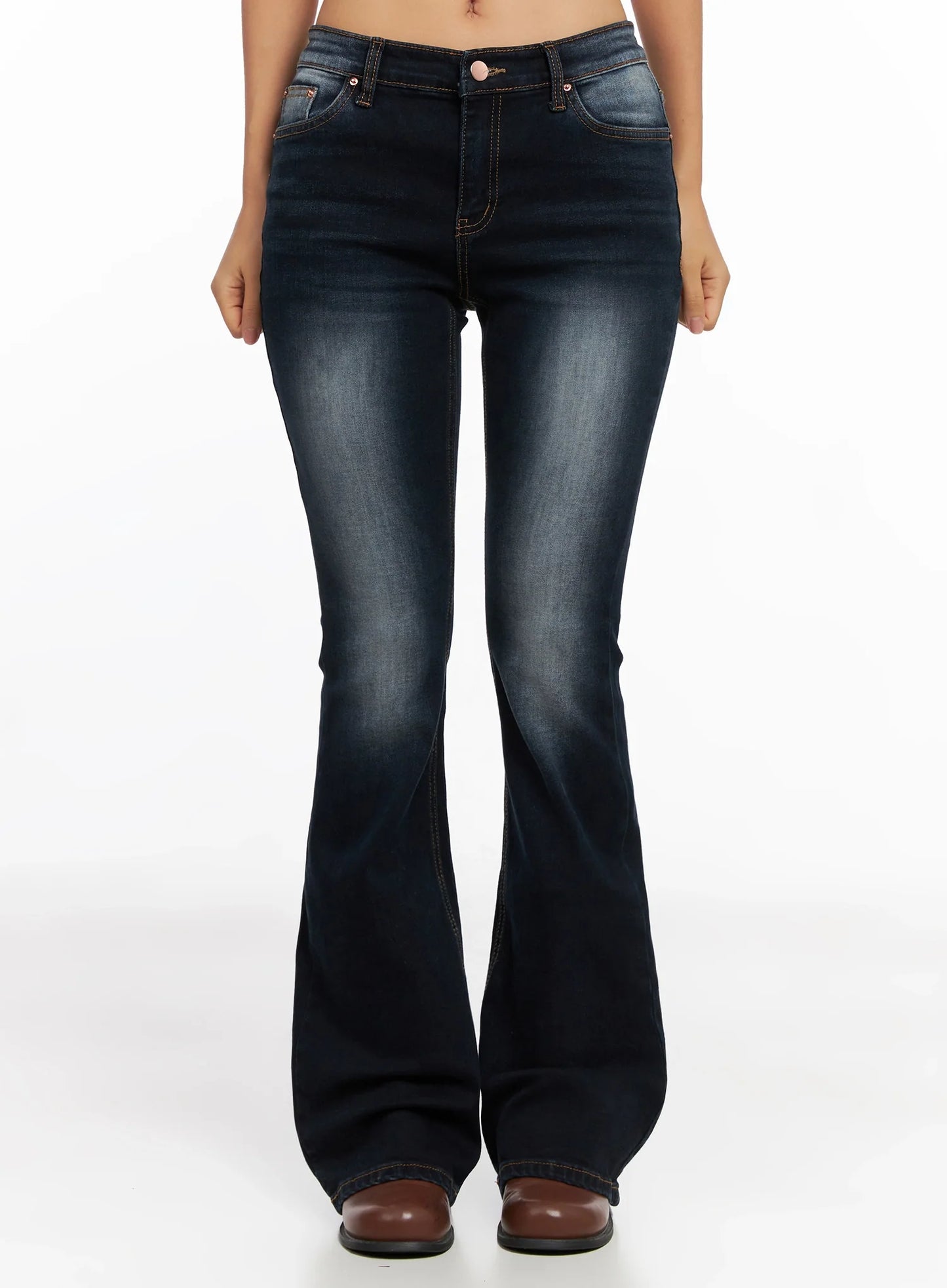 Aliyah Mid-Rise Hip Pad Flared Jeans IG528
