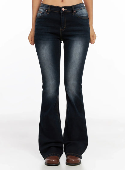 Aliyah Mid-Rise Hip Pad Flared Jeans IG528