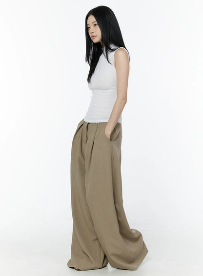 Classic Wide-Fit Pleated Pants IU503