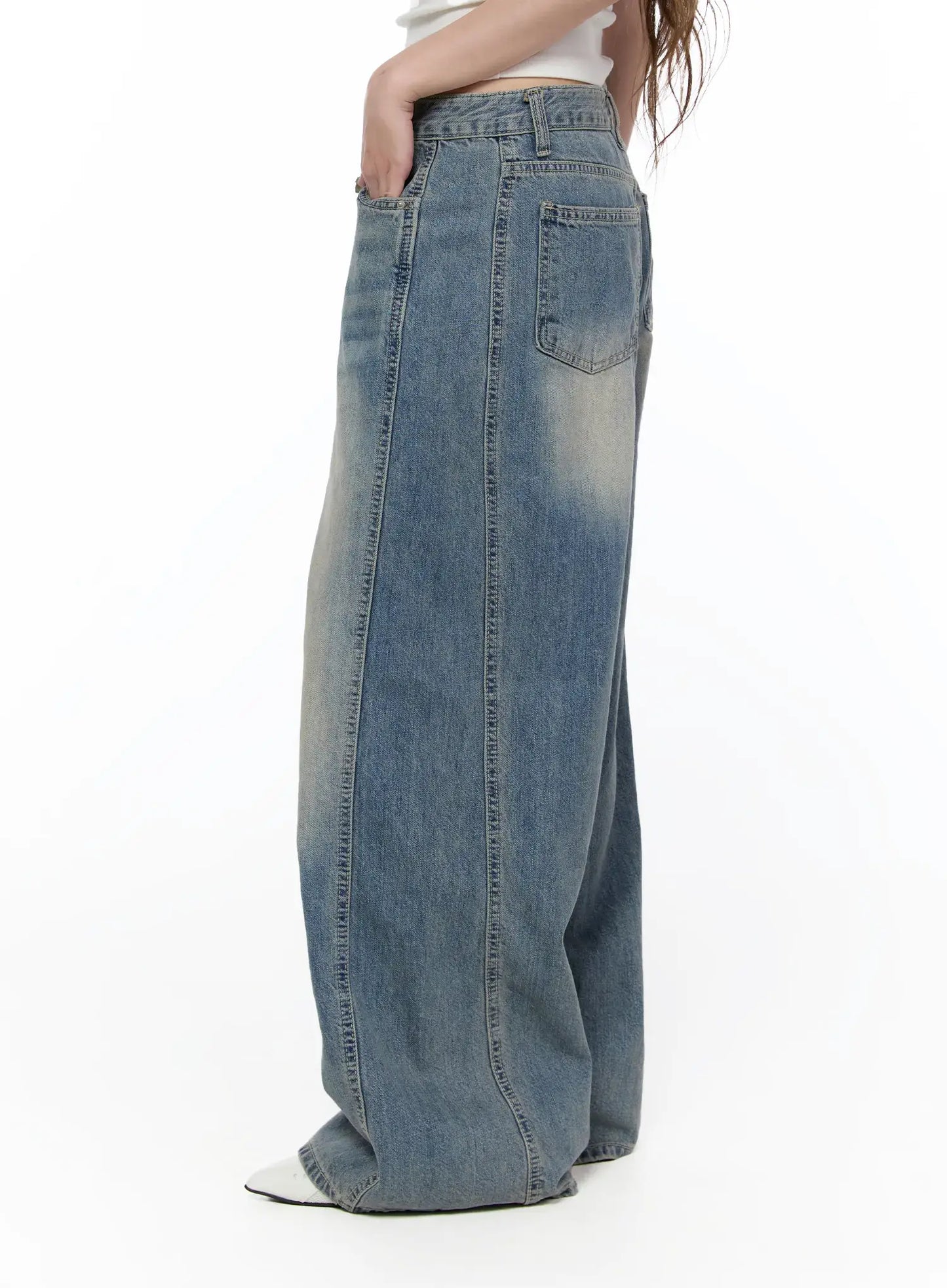 Amoura Wide Leg Washed Jeans CA521