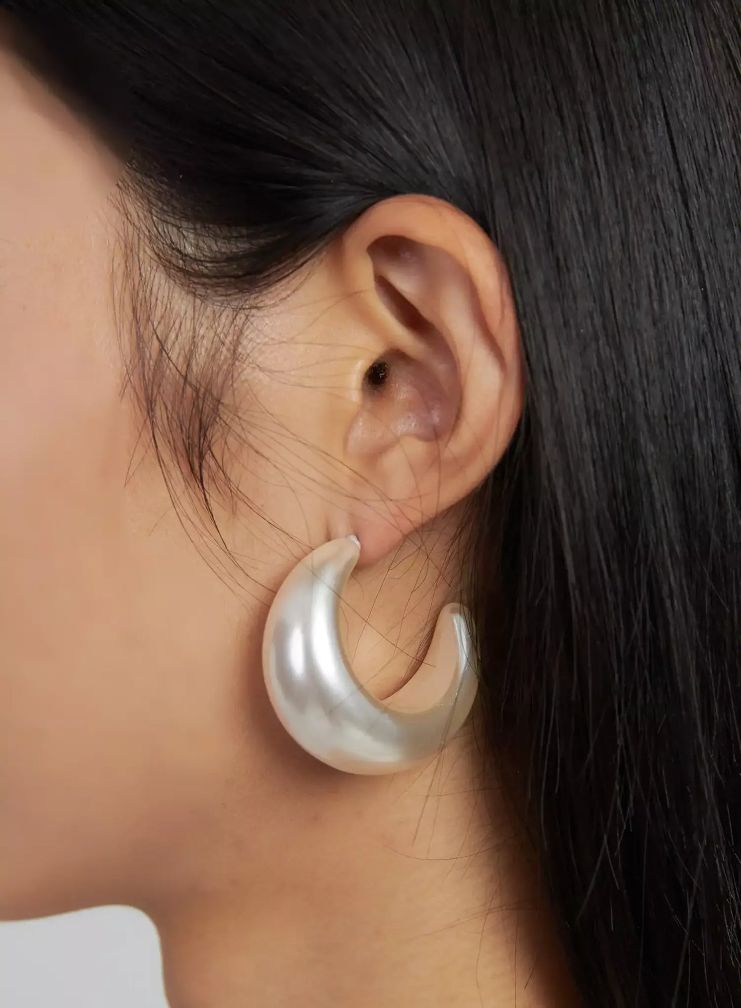 Bold Pearl Earrings IJ508