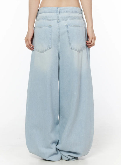 Ash Loose Fit Light-Washed Jeans IU515