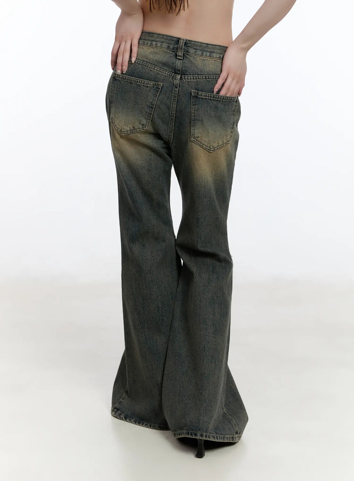 Andie Distressed Bootcut Jeans CA503