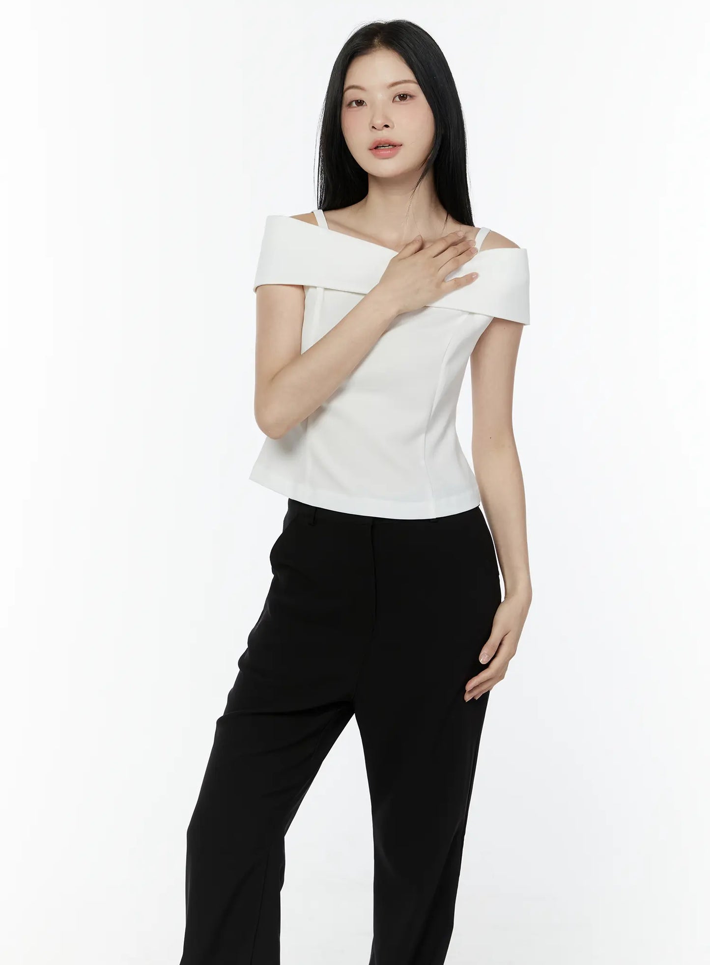 Chic Off-Shoulder Sleeveless Blouse IU503