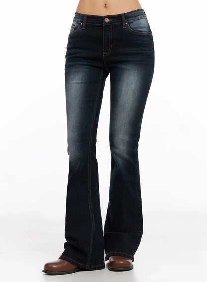 Aliyah Mid-Rise Hip Pad Flared Jeans IG528