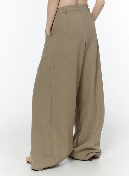 Classic Wide-Fit Pleated Pants IU503