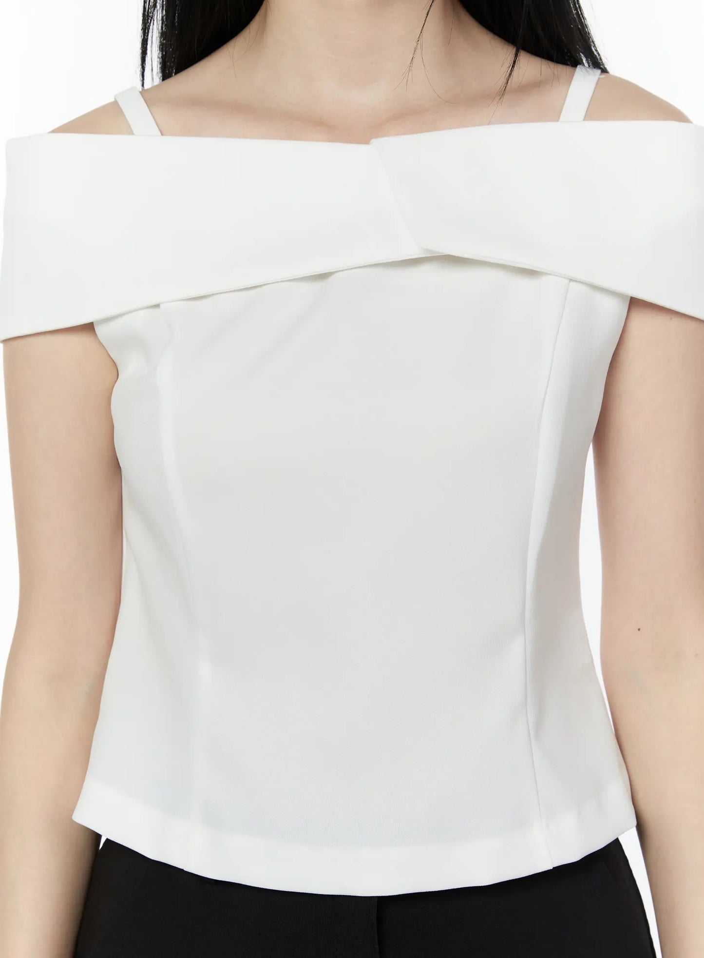 Chic Off-Shoulder Sleeveless Blouse IU503