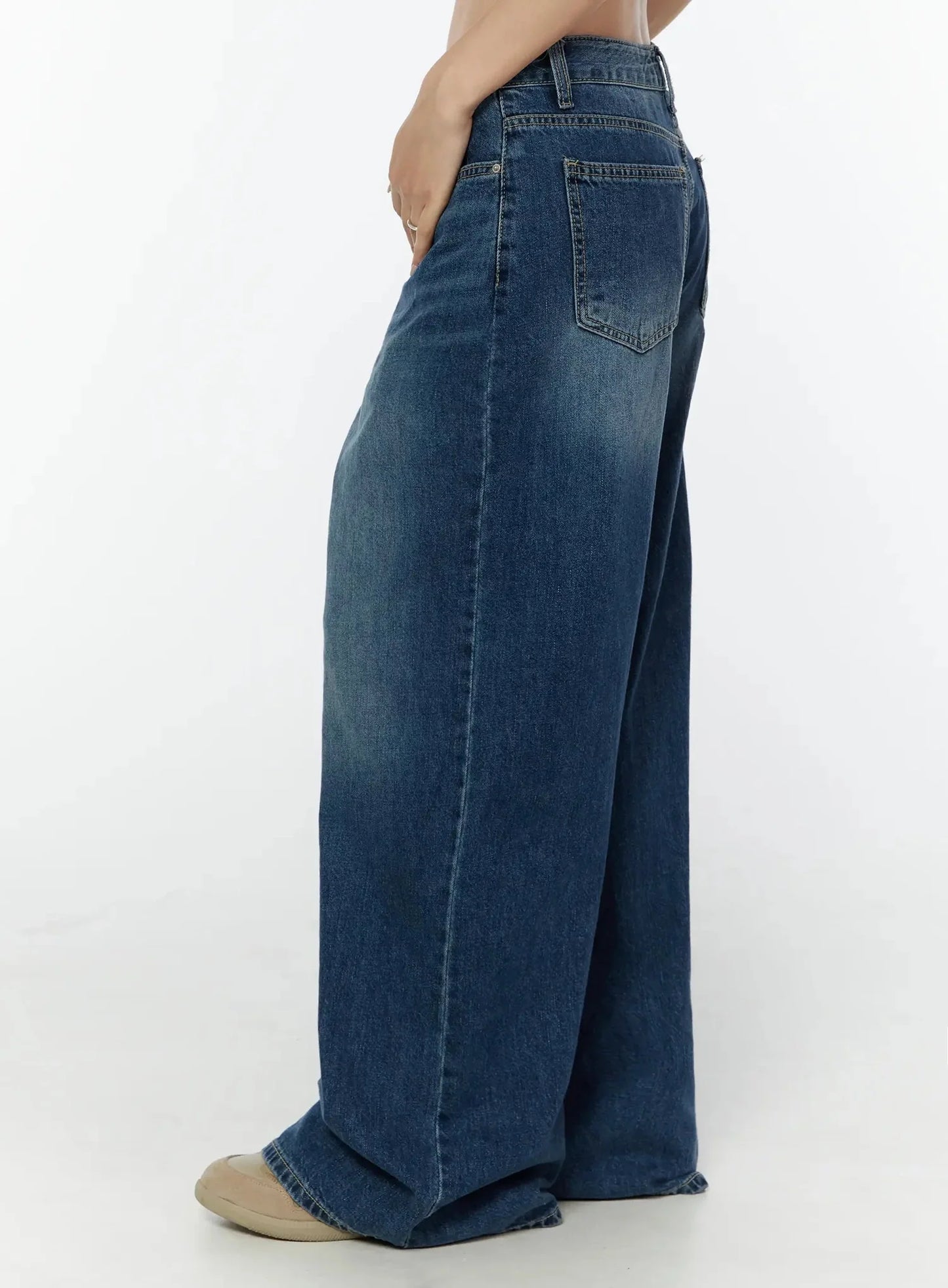 Amos Wide-Leg Washed Jeans IU522