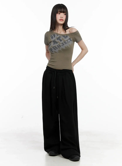 Asymmetric Off-Shoulder Graphic Top IL528