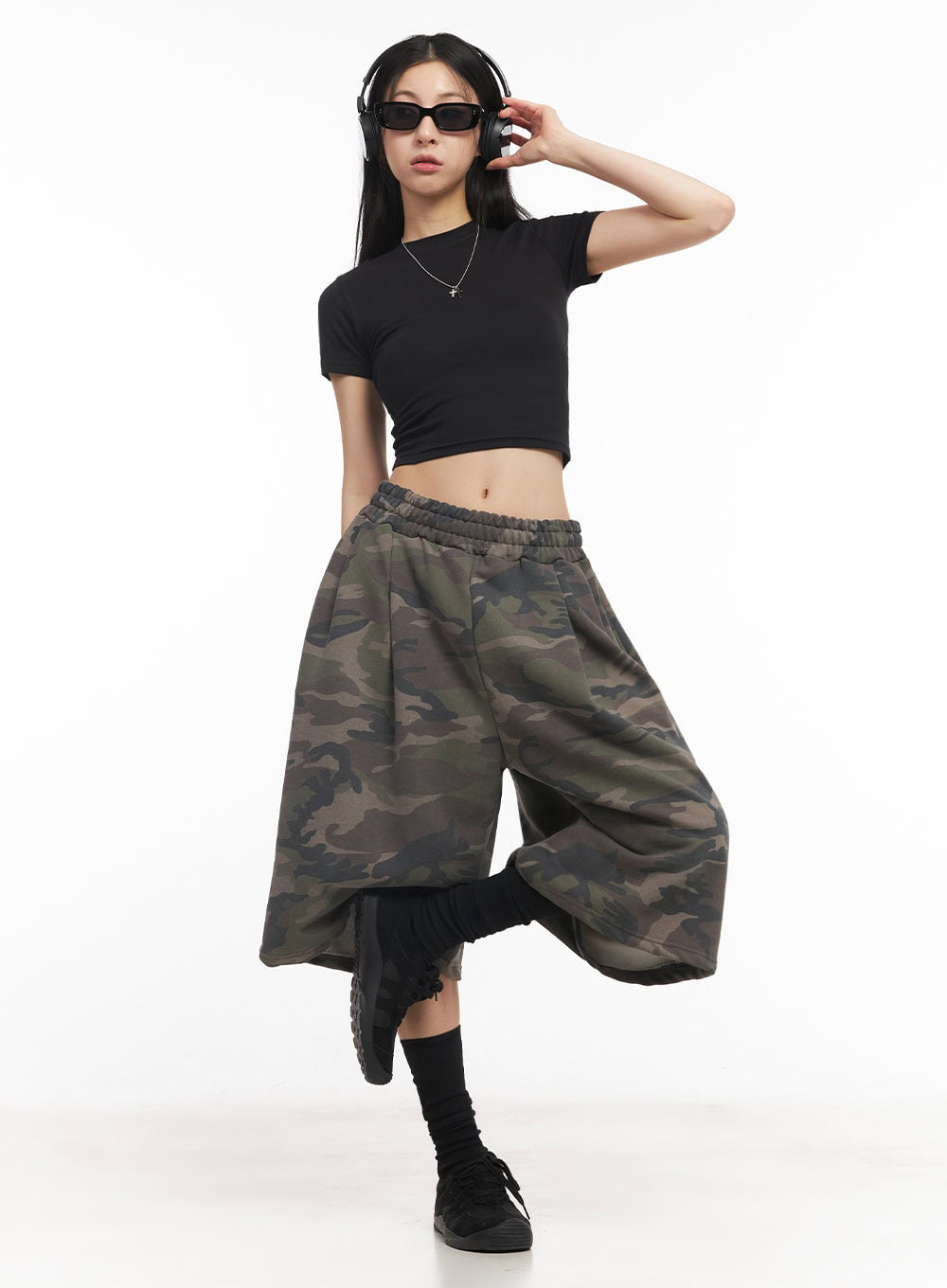 Camo Pintuck Oversize Sweatshorts IY529