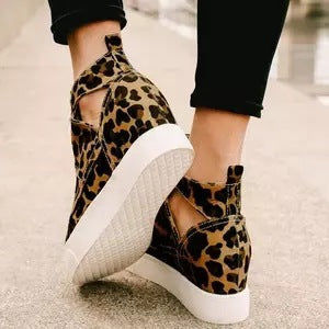 Hollow breathable sandals