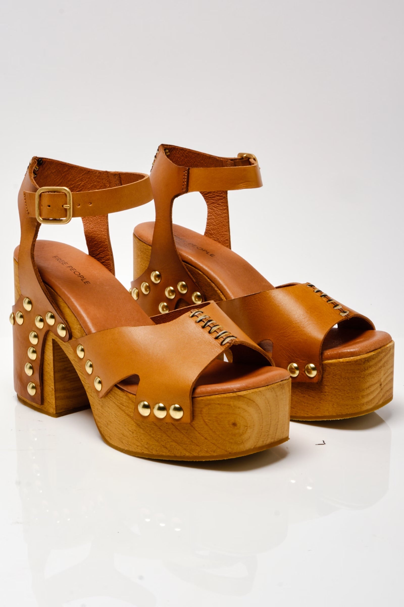 cecily clog