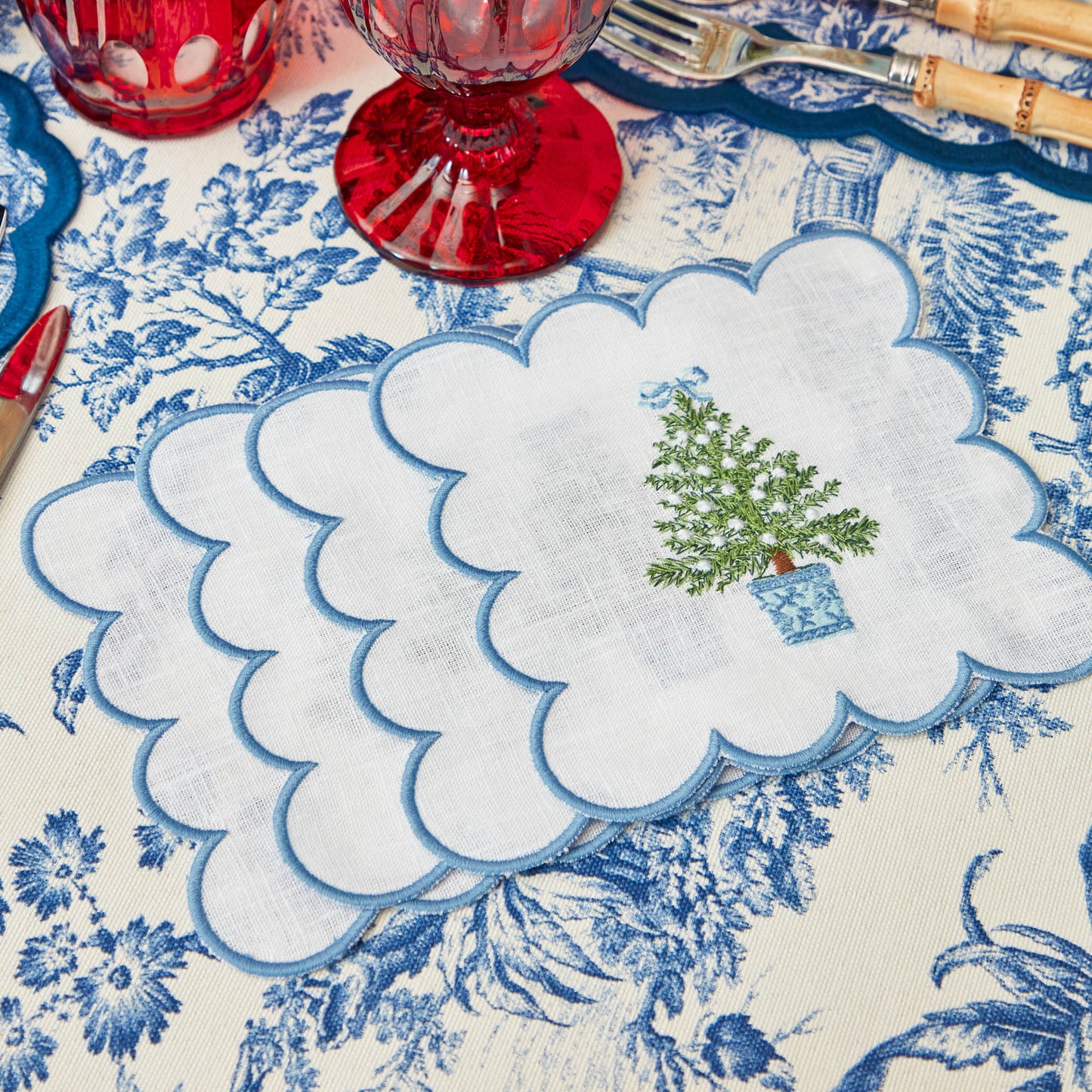 Scalloped Christmas Tree Cocktail Napkins (Set of 4)