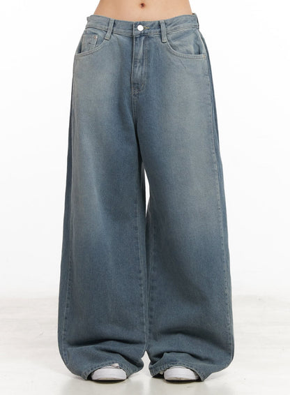 Amber Pintuck Wide-Leg Jeans CM511