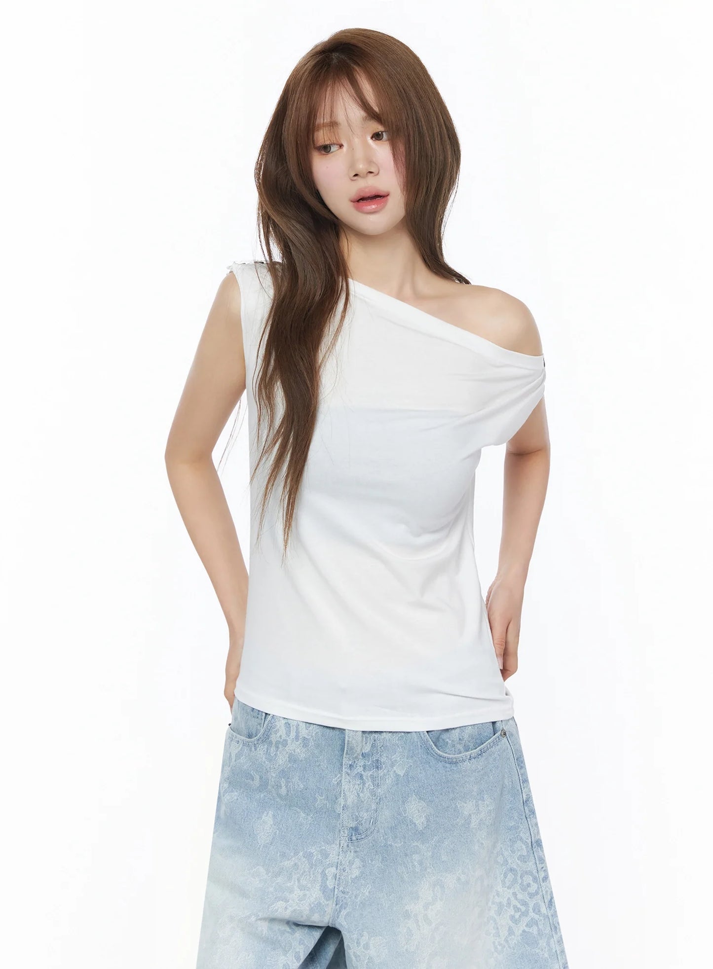 Asymmetric One-Shoulder Top IU525