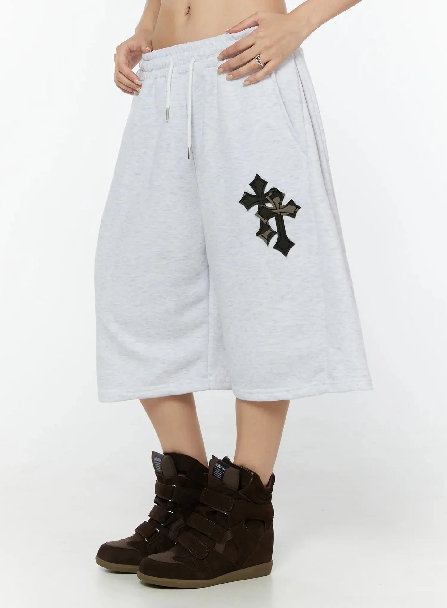 Camo Cross Patch Bermuda Shorts IU524