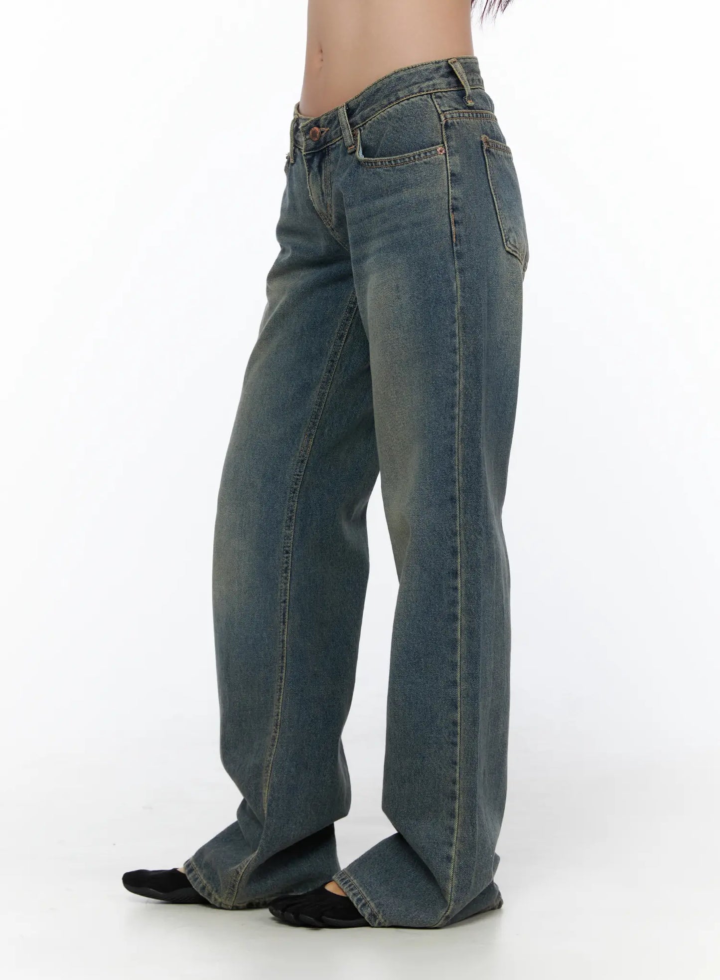 Cedar Vintage Wash Low-Rise Straight Jeans CL510